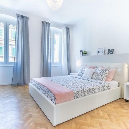 Apartment Alba Rijeka Bagian luar foto
