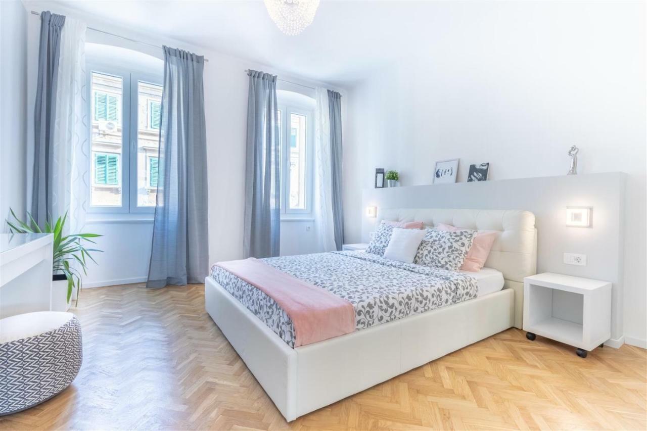 Apartment Alba Rijeka Bagian luar foto