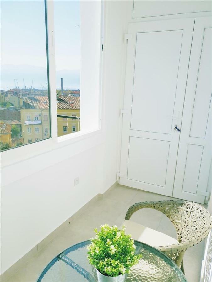 Apartment Alba Rijeka Bagian luar foto