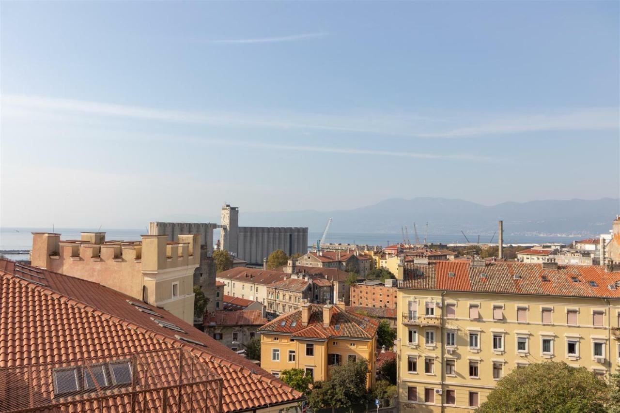 Apartment Alba Rijeka Bagian luar foto